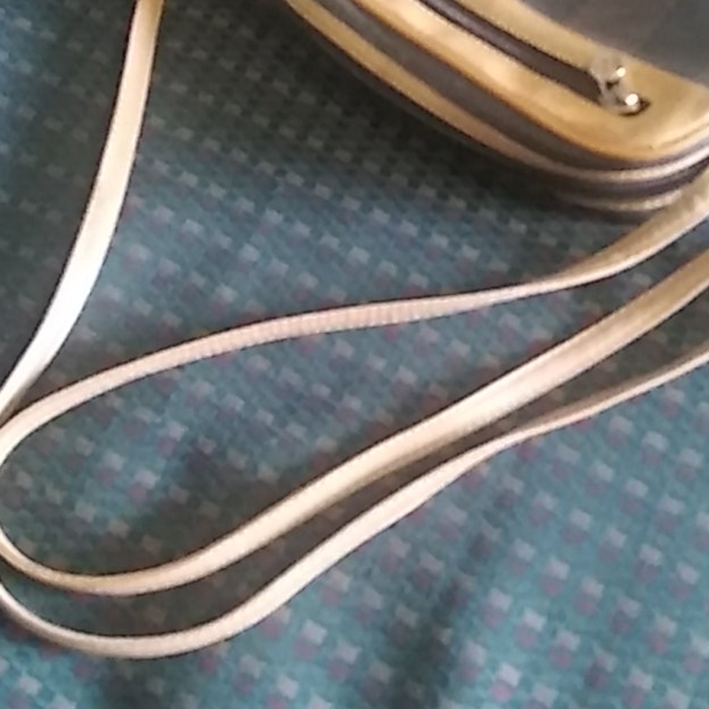 💕Authentic Fendi Vintage Stripe Crossbody. - Picture 11 of 12